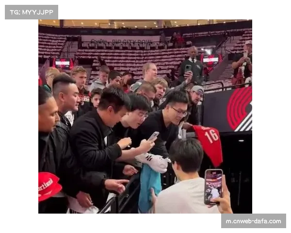 杨瀚森赠球鞋引球迷热议 大批粉丝聚集通道见证互动